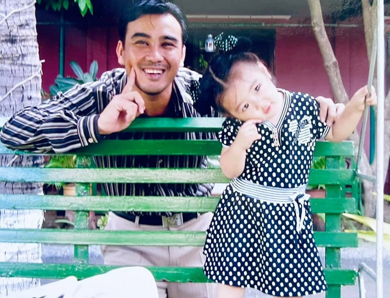 Con gái đầu lòng của Quyền Linh ăn mặc điệu đà từ bé. Ảnh: FB Dạ Thảo.