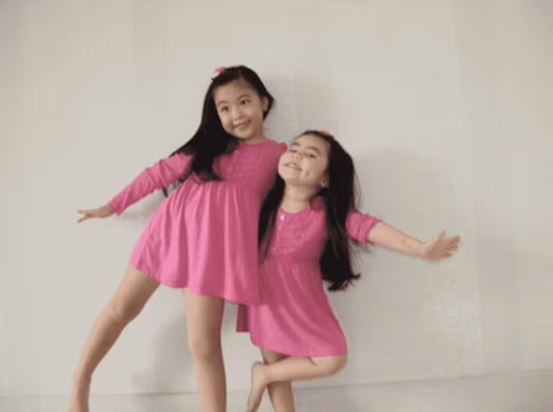 Lọ Lem và Hạt Dẻ có vẻ ngoài đáng yêu ngày còn nhỏ. Ảnh: FB Quyền Linh.