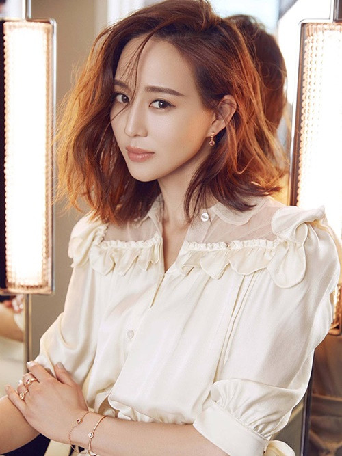 Theo Dân Việt, Trương Quân Ninh tốt nghiệp thạc sĩ luật tại Đại học Trung ương Đài Loan. Ảnh: Elle.