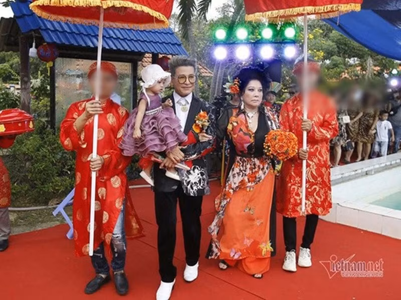 Vào năm 2019, Thanh Bạch tổ chức đám cưới lần thứ 10 với bà Thúy Nga. Ảnh: Vietnamnet.