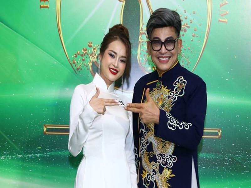 Diện mạo của nam MC sinh năm 1959 được khen trẻ trung hơn. Ảnh: Tiền Phong.