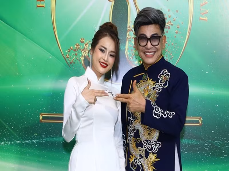 Diện mạo của nam MC sinh năm 1959 được khen trẻ trung hơn. Ảnh: Tiền Phong.