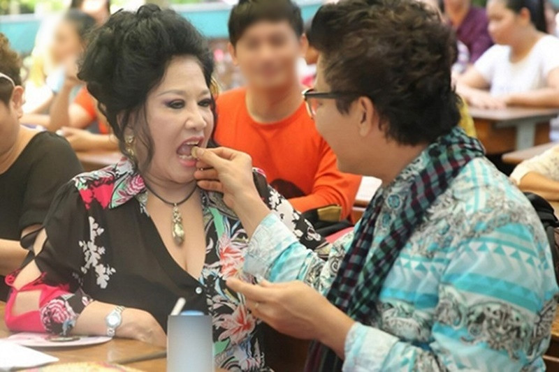 Từ năm 2020 đến nay, Thanh Bạch không chia sẻ về mối quan hệ với bà Thúy Nga. Nam MC và bà Thúy Nga cũng không xuất hiện trước công chúng. Ảnh: Dân Việt.