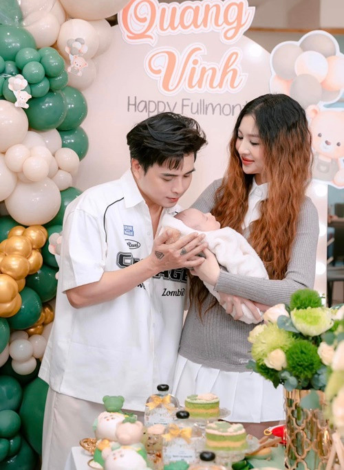 Hồ Quang Hiếu mong 2 năm nữa, vợ chồng anh sẽ có thêm con. Ảnh: FB Tuệ Như.