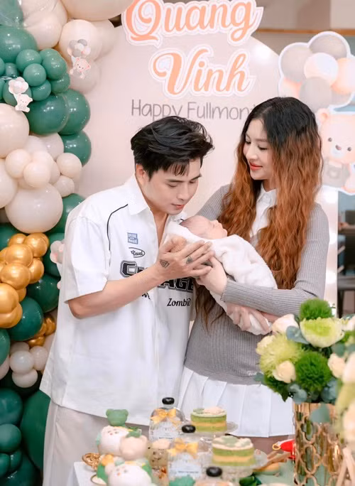 Hồ Quang Hiếu mong 2 năm nữa, vợ chồng anh sẽ có thêm con. Ảnh: FB Tuệ Như.