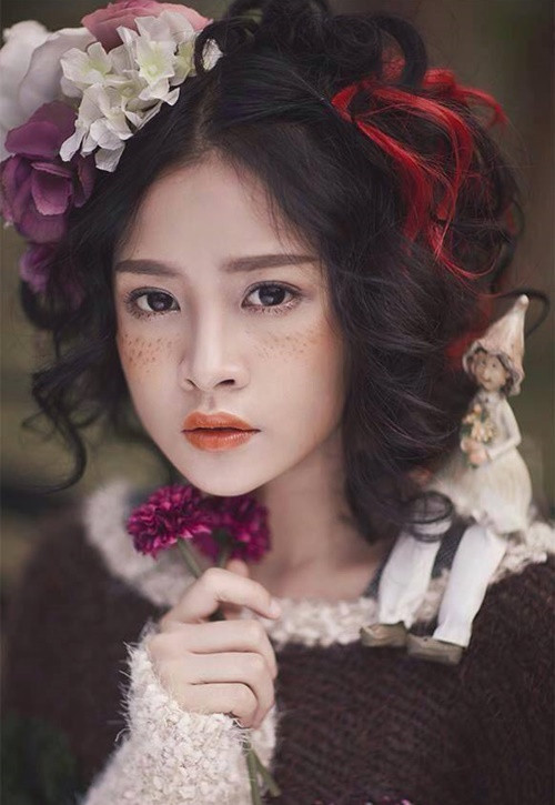 Có ngoại hình xinh đẹp, phong cách thời trang trẻ trung, Chi Pu là hot girl đời đầu được nhiều khán giả yêu thích. Ảnh: FB Chi Pu.