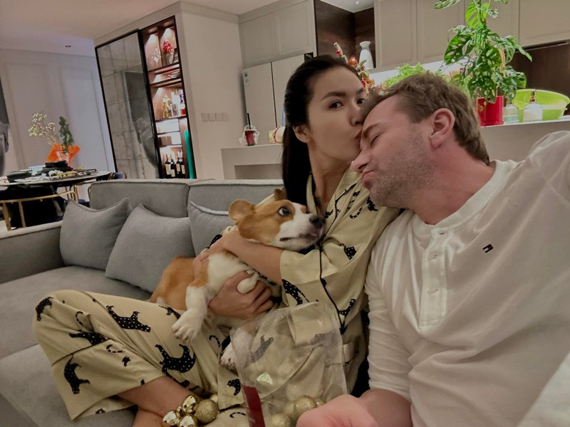 Minh Tú và Cris vẫn tận hưởng cuộc sống vợ chồng son ngọt ngào. Ảnh: FB Minh Tú.