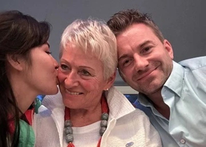 Trước đám cưới, Minh Tú nhiều lần về thăm gia đình Chris ở Đức. Minh Tú từng chia sẻ, chính bố mẹ Chris giục cả hai kết hôn dù nữ người mẫu nói không cần kết hôn. Ảnh: Znews.