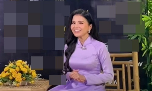 MC Bich Hong xin loi khi vuong on ao phat ngon thieu chuan muc