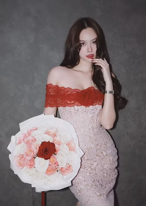 Á hậu 4 Miss Grand Vietnam 2023 từng chia sẻ trên Tiền Phong, mẫu bạn trai lý tưởng là sống tình cảm, trân trọng phụ nữ và biết yêu thương gia đình.