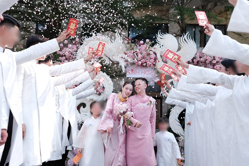 Chồng Tâm Như tên Đức Ân. Theo Znewz, Đức Ân đang kinh doanh trong lĩnh vực công nghệ, hơn Tâm Như 9 tuổi.