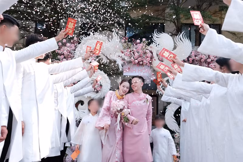 Chồng Tâm Như tên Đức Ân. Theo Znewz, Đức Ân đang kinh doanh trong lĩnh vực công nghệ, hơn Tâm Như 9 tuổi.