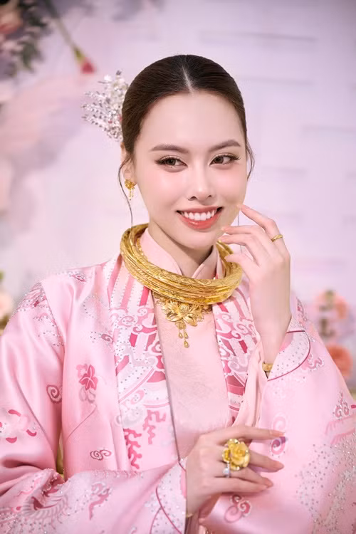 Tâm Như khoe vẻ đẹp ngọt ngào trong ngày trọng đại.