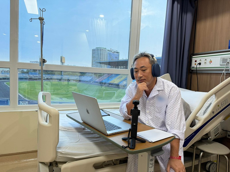 "Thường thì 6 tháng mình đi khám, nhưng năm nay thì mình hơi lu bu và cũng hơi lười nên lần nữa cả năm chưa khám lại", Quang Dũng cho hay. Ảnh: FB Quang Dũng.