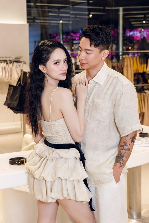 Hương Giang và Phú Cường khá thân mật tại sự kiện. Ảnh: FB Hương Giang.