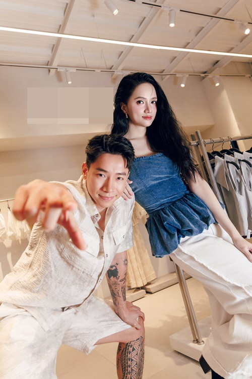 Nữ ca sĩ và bạn trai tin đồn được khen có tướng phu thê. Ảnh: FB Phú Cường.