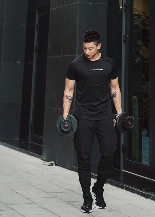 Cùng với gương mặt nam tính, góc cạnh, bạn trai tin đồn của Hương Giang sở hữu thân hình săn chắc. Ảnh: FB Phú Cường.