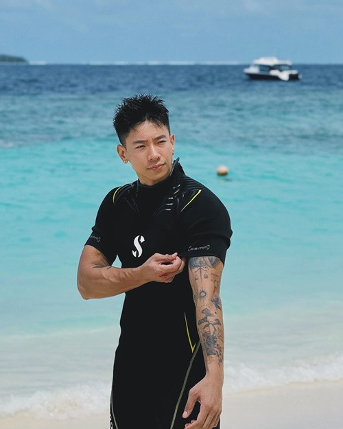 Phú Cường ăn mặc lịch lãm khi dự sự kiện, năng động ở đời thường. Ảnh: FB Phú Cường.