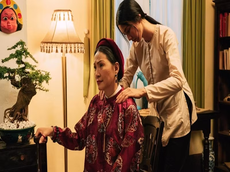 Diễn xuất của Thùy Tiên gây chú ý. Nhiều khán giả nhận xét, nàng hậu thể hiện tốt ở phần cuối của phim. Ảnh: Znews.