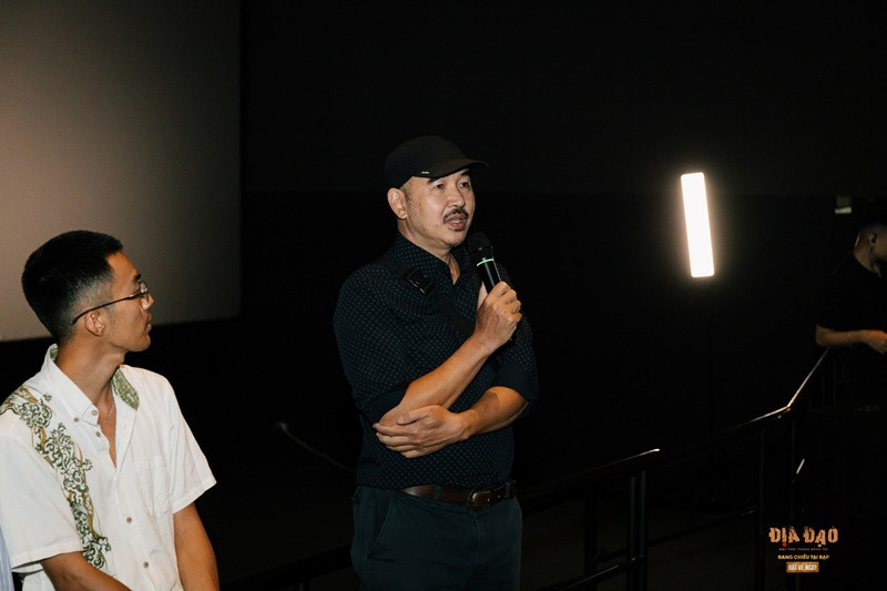 Theo Vietnamnet, đạo diễn Bùi Thạc Chuyên viết kịch bản phim Địa đạo: Mặt trời trong bóng tối từ năm 2014 đến 2016 hoàn thành. Năm 2024, phim khởi quay. Dự án khởi chiếu vào đầu tháng 4/2025, có doanh thu 151 tỷ (tính đến chiều ngày 21/4). Ảnh: Fanpage phim Địa đạo: Mặt trời trong bóng tối.