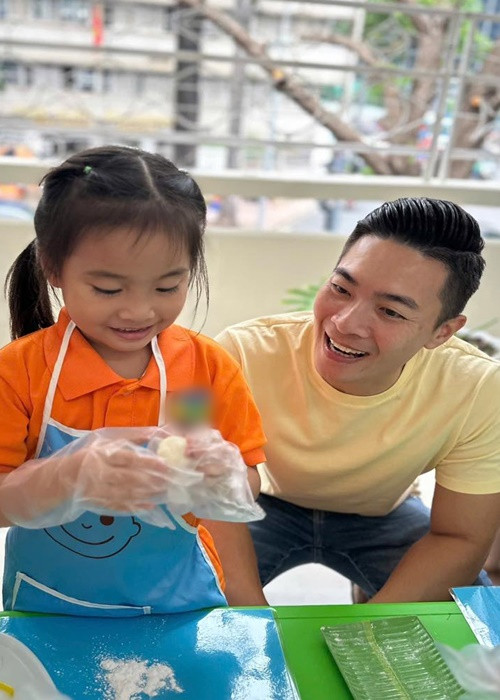 Quốc Nghiệp có mặt trong các hoạt động quan trọng của các con.