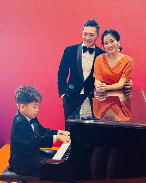 Con trai Quốc Cơ thích đánh đàn, làm xiếc.