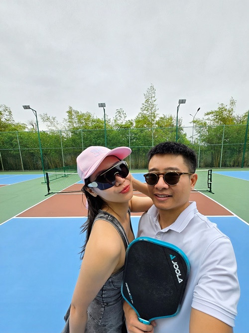 Cặp đôi có cậu con trai sinh năm 2011 và cô con gái sinh năm 2024. Ảnh: FB Dương Thùy Linh.