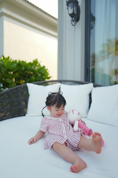 Ái nữ nhà Hoa hậu Việt Nam 2016 tên thật là Tuệ An, tên thân mật là Titi.