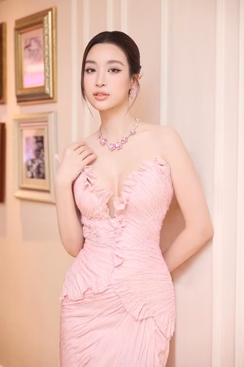 Theo Znews, tháng 3/2025, Mỹ Linh làm phó chủ tịch một công ty có bên nhà chồng.