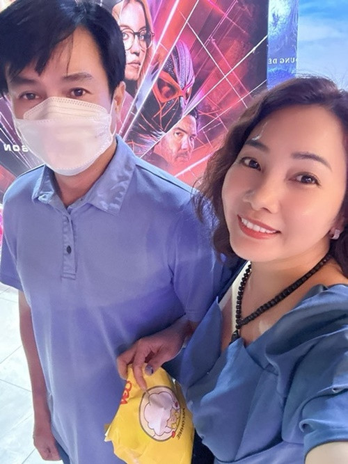 Cậu Ba của Tiếng sét trong mưa đưa vợ đi hẹn hò trước khi xa nhà quay phim.