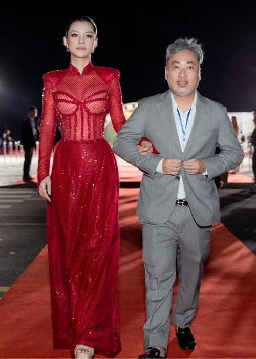 Vì Bùi Lan Hương, đạo diễn Quang Dũng theo dõi từ đầu đến cuối chương trình Chị đẹp đạp gió 2024 có bạn gái tham gia sau gần 30 năm không xem TV trừ các chương trình bóng đá.