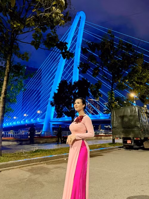 Trên trang cá nhân, ca sĩ Võ Hạ Trâm cho biết, cô sẽ tập trung cùng đoàn vào 1h30 ngày 30/4 để chuẩn bị cho màn trình diễn tại lễ kỷ niệm. Ảnh: FB Võ Hạ Trâm.