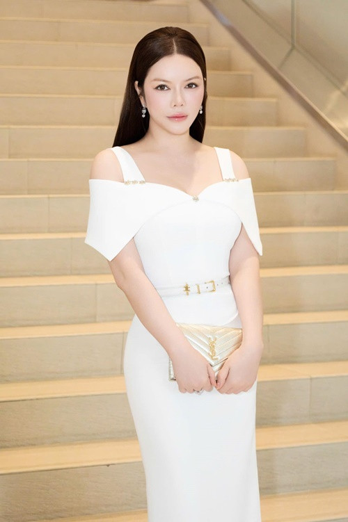 “Bạn chỉ được phân tích bình luận nếu bạn có bằng chứng chính xác. Mình có thể cho bác sĩ kiểm tra nếu không hút mỡ mặt mà bạn đang vu khống bảo hút mỡ chỉ vì phục vụ cho kênh của bạn và công việc của bạn thì bạn đang vi phạm vào quyền và lợi ích cá nhân người khác”, nữ diễn viên nhắn nhủ tài khoản Tiktok.