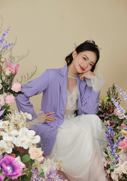 Sau khi rời công ty người mẫu của Khắc Tiệp, Phan Như Thảo không thường xuyên đi chơi cùng ông bầu do quá bận rộn. Ảnh: FB Phan Như Thảo.