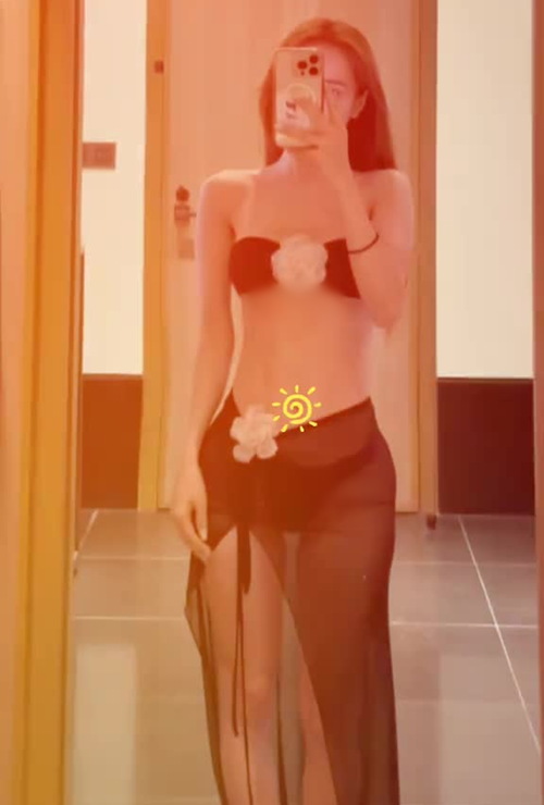 Mới đây, nữ diễn viên Nhã Phương gây chú ý khi đăng ảnh diện bikini khoe thân hình gợi cảm. Ảnh: FB Nhã Phương.