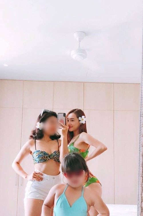 Năm 2019, vợ Trường Giang khoe dáng với áo tắm trong chuyến đi chơi cùng bạn thân. Ảnh: Znews.