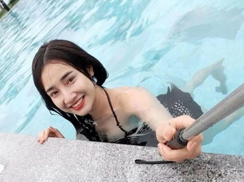 Nhã Phương được đào tạo diễn xuất bài bản. Cô từng là sinh viên trường Đại học Sân khấu Điện ảnh. Tên tuổi của Nhã Phương phủ sóng màn ảnh nhỏ, từ phim truyền hình đến điện ảnh như: Tuổi thanh xuân, Khúc hát mặt trời, Quả tim máu, 49 ngày, Trạng Quỳnh, Lôi báo, Cây táo nở hoa. Ảnh: Dân Việt.