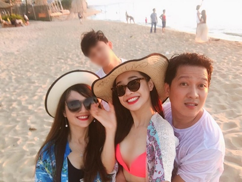 Nhã Phương chụp ảnh bikini khi đang đi nghỉ dưỡng cùng Trường Giang. Ảnh: Dân Việt.