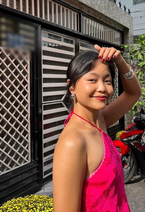 Khánh Ly sở hữu vẻ đẹp cá tính với làn da nâu bóng, gương mặt góc cạnh.