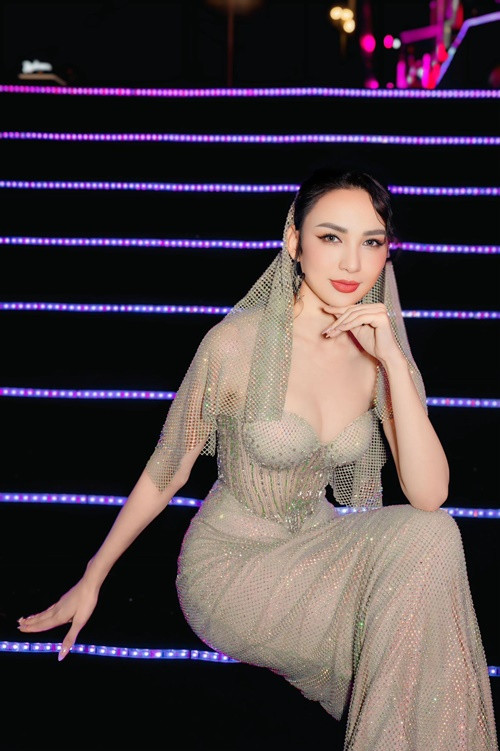 Nàng hậu sinh năm 1987 ngày càng gợi cảm, trẻ trung.