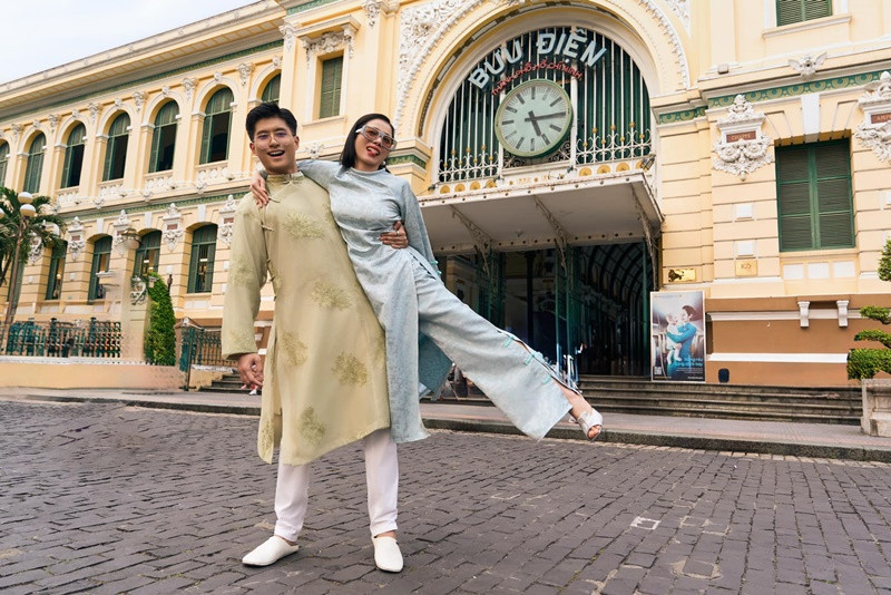 Ca sĩ Lệ Quyên xem Lâm Bảo Châu là bạn đời. "Người ta xa nhau, đôi khi không phải thiếu tình yêu, mà là thiếu tình bạn. Vì vậy, mình rất thích hai từ bạn đời", nữ ca sĩ cho biết.