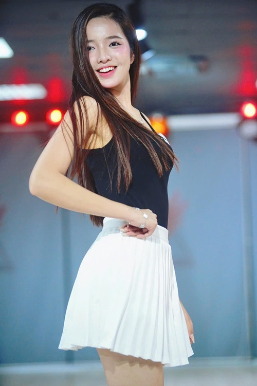 Mỹ nhân sinh năm 2005 nổi bật nhờ Hoa hậu Việt Nam 2024 nhờ nhan sắc, sự tự tin và kỹ năng trình diễn. Ảnh: Fanpage Hoa hậu Việt Nam.