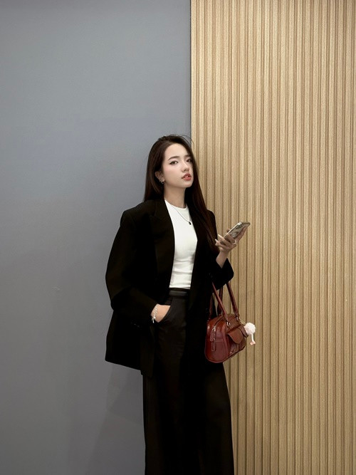 Thanh Bình từng giành Giải nhất cuộc thi ảnh Vẻ đẹp nữ sinh trường THPT Gio Linh 2021, là Đại sứ Du lịch thân thiện với cộng đồng năm 2021 của tỉnh Quảng Trị. Ảnh: FB Thanh Bình.