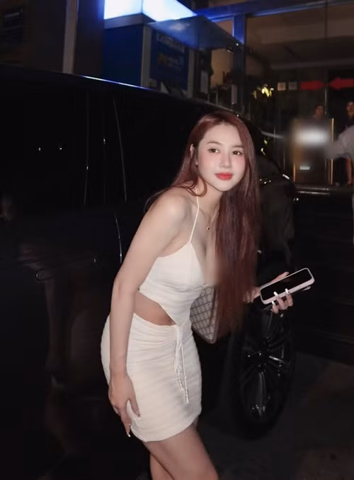 Sau khi gắn bó với Lâm Vinh Hải, Linh Chi không còn tham gia hoạt động showbiz. Ảnh: FB Linh Chi.