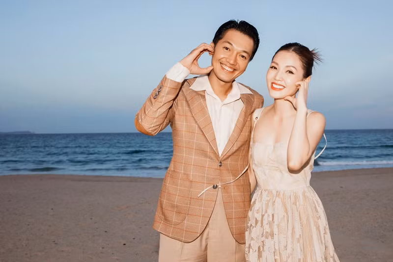 Linh Phi làm quản lý cho Quang Tuấn, là người giữ tiền trong gia đình.