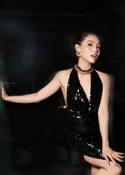 Linh Phi nhanh chóng lấy lại vóc dáng thon thả sau mỗi lần sinh nở.