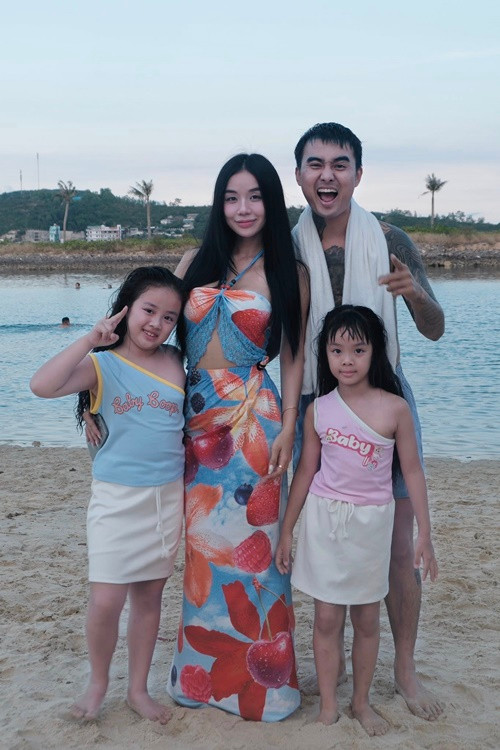 Trên trang cá nhân, Bảo Ngọc vừa khoe ảnh du lịch cùng rapper Đạt G và hai con gái. Vợ cũ Hoài Lâm nhanh chóng nhận được nhiều lời khen ngợi từ bạn bè, cư dân mạng về vóc dáng thon gọn, gợi cảm.