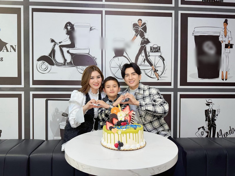 Đan Trường và vợ cũ thường xuyên hội ngộ vì con trai chung. Ảnh: FB Đan Trường.