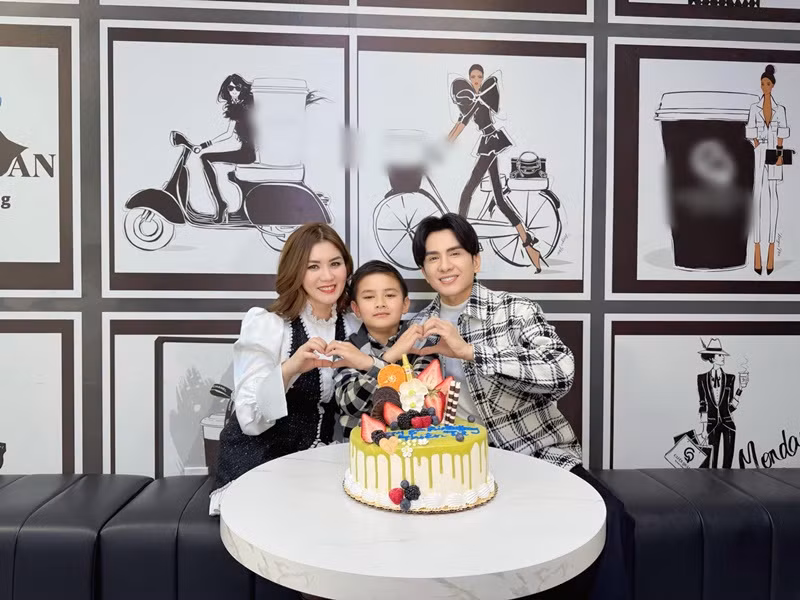 Đan Trường và vợ cũ thường xuyên hội ngộ vì con trai chung. Ảnh: FB Đan Trường.