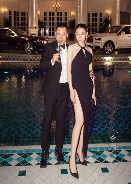 Năm 2013, khi 20 tuổi, người mẫu Lê Hà đầu quân cho công ty của Vũ Khắc Tiệp. Đến nay, cô vẫn giữ mối quan hệ thân thiết với ông bầu. Dịp sinh nhật Khắc Tiệp, Lê Hà chia sẻ: "I love you Vũ Khắc Tiệp. Chúc anh tuổi mới mọi thứ đều thuận lợi nhé".